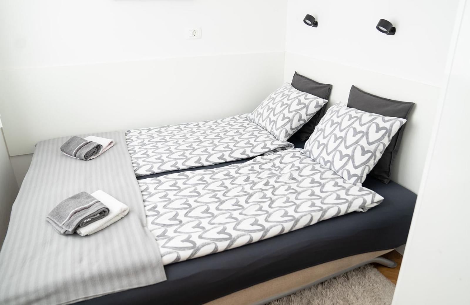 Casa De Dinca, 2 Bedroom, Big Balcony, Free Parking Zone ซาเกร็บ ภายนอก รูปภาพ